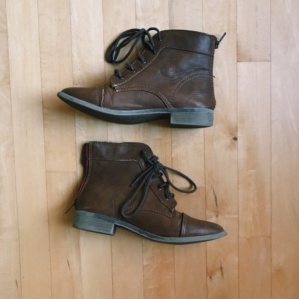 Combat boots